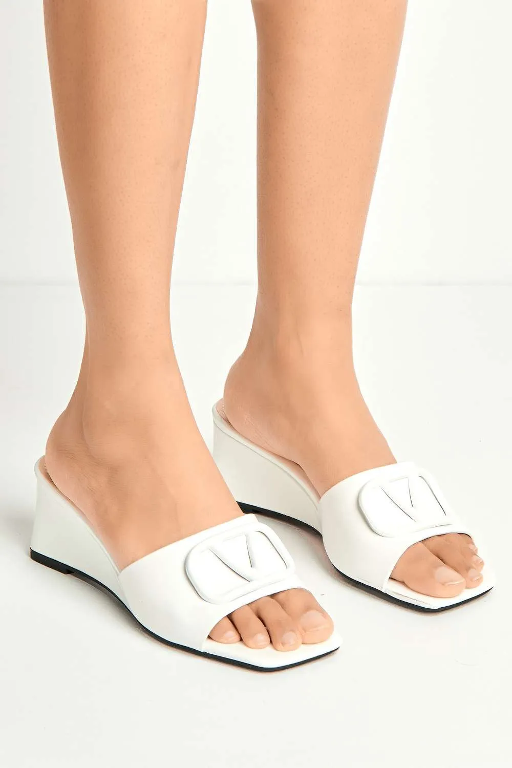 Heidi V Brooch Detail Wedge Mules in White